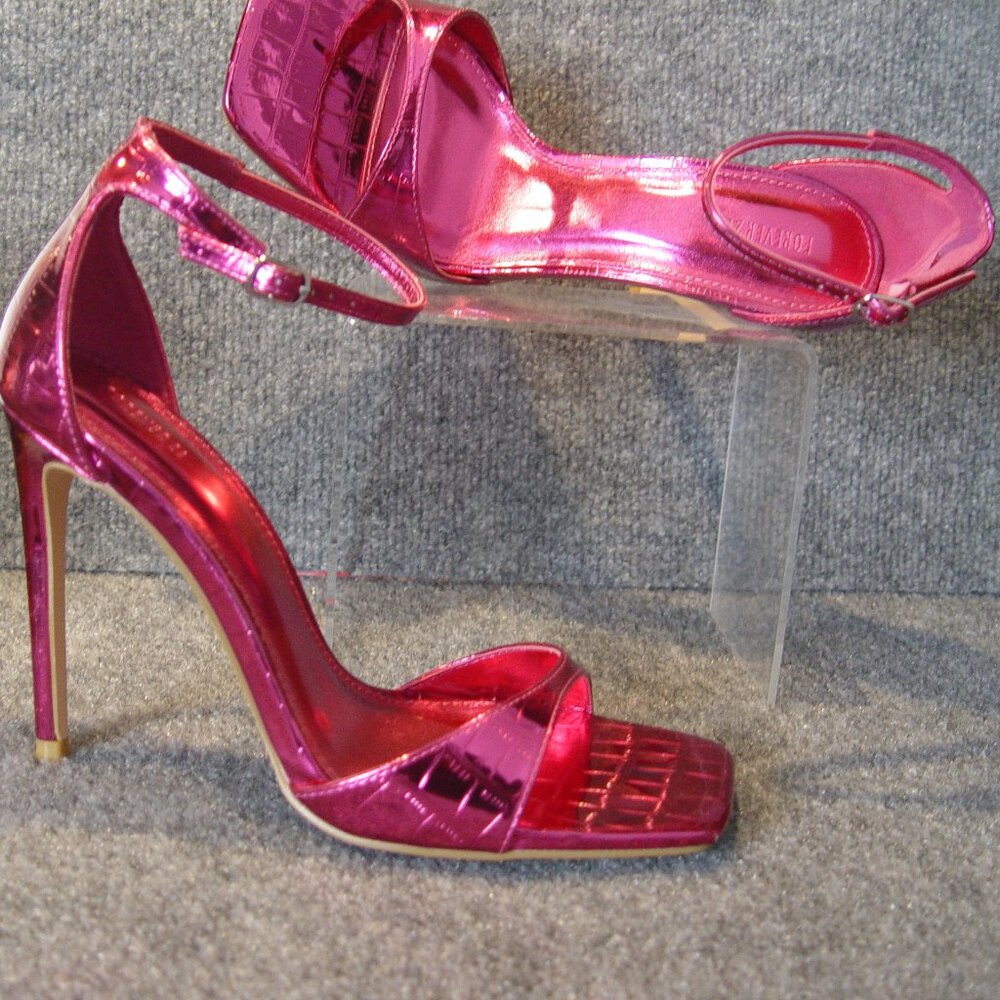 High Heels - Picture 3 of 5